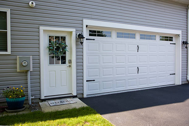 24/7 Emergency Garage Door Panel Replacement experts in Barrington, IL